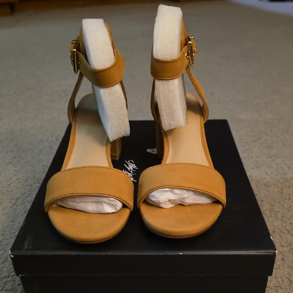 Elegant Tan Women's Sandals